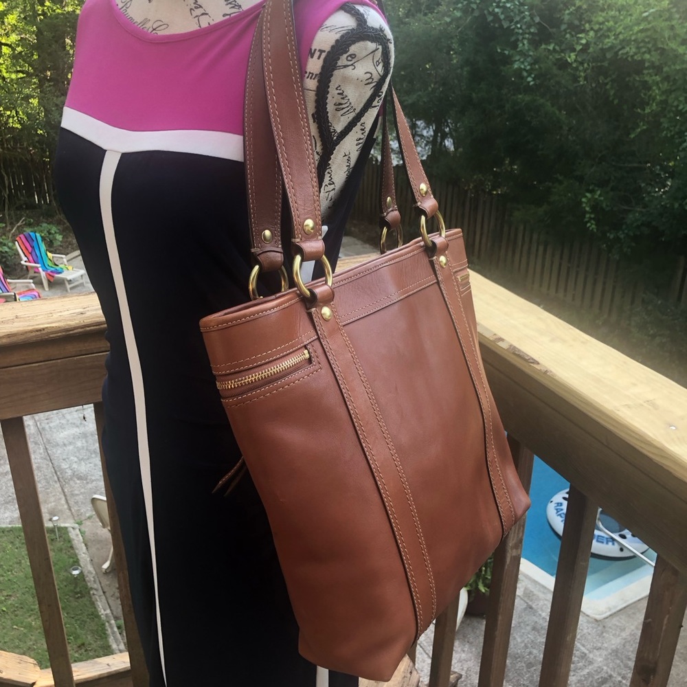 Coach GiGi #F12888 Vintage Coach Shoulder bag in Excellent Condition - Picture 6 of 16